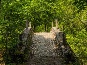 Steinbrücke über den Glijun