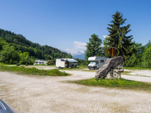 Stellplatz mit Aussicht in die Bergwelt