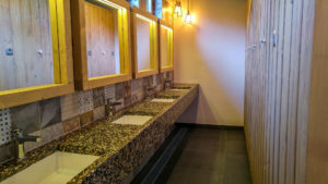 neue, moderne Sanitäranlagen
