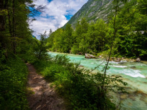 An der Soca entlang