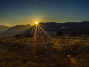 Sonnenuntergang am Wohnmobilstellplatz Dovena