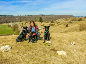 Iris mit Hunden an der Eselsburg