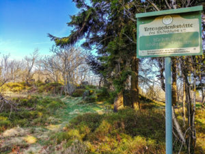 Totengedenkstätte des Rhöklubs auf dem Heidelstein