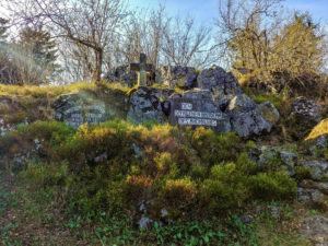 Totengedenkstätte des Rhöklubs auf dem Heidelstein