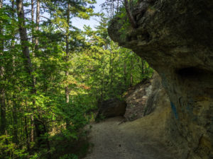 Bei der Vadlanlik-Höhle