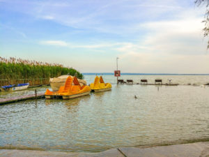 Tretboote am Tomaj Camping